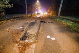 Auto veroorzaakt ravage op Blaricummerstraat, één aanhouding