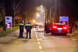 Auto veroorzaakt ravage op Blaricummerstraat, één aanhouding