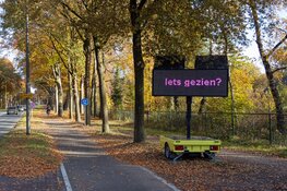 Politie zoekt getuigen na zware aanrijding en plaatst borden langs N525