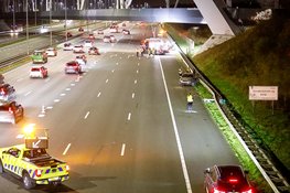 Ongeluk met meerdere voertuigen op de A1 bij Muiderberg