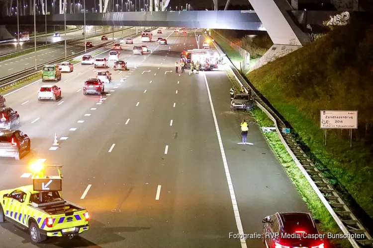 Ongeluk met meerdere voertuigen op de A1 bij Muiderberg