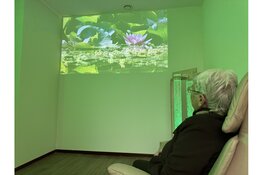 Amaris Florisberg opent nieuwe snoezelruimte voor bewoners