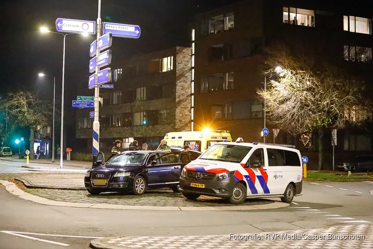 Politieauto botst tegen andere auto onderweg naar reanimatie