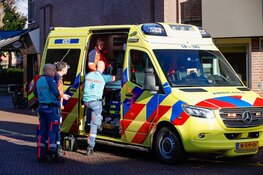 Vrouw zwaargewond na aanrijding met auto in Huizen