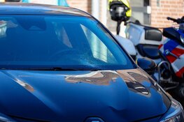 Vrouw zwaargewond na aanrijding met auto in Huizen