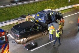 Brandweer bevrijdt bestuurder na ongeluk tussen twee auto’s op de A1 bij Laren