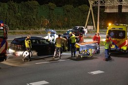 Brandweer bevrijdt bestuurder na ongeluk tussen twee auto’s op de A1 bij Laren