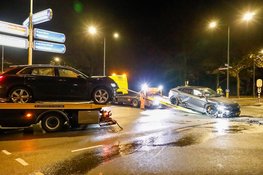 Twee dure bolides botsen in Huizen