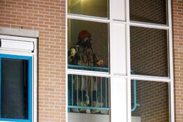 Brand in trappenhuis van appartementencomplex aan de Graaf Floris in Huizen