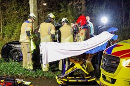 Automobilist bekneld na eenzijdig ongeval