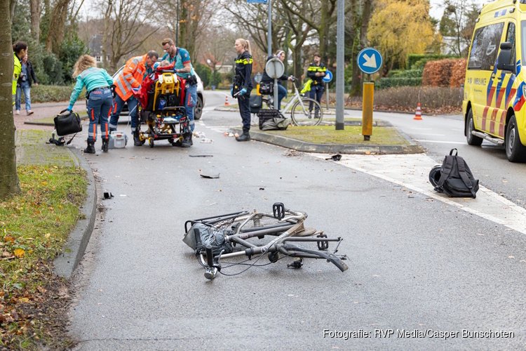 Botsing tussen motorrijder en fietser aan de Naarderstraat in Huizen
