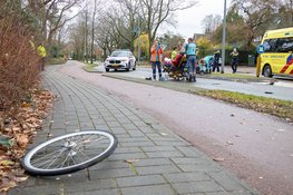 Botsing tussen motorrijder en fietser aan de Naarderstraat in Huizen