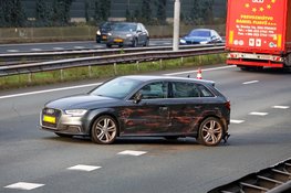 Ongeluk tussen vrachtwagen en auto op de A1 bij Laren