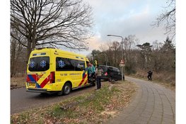 Busje vliegt uit de bocht aan Amersfoortsestraatweg