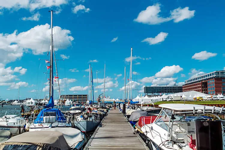 Zeilen vanuit Het Gooi: historische dagtocht richting Weesp, Muiden en Pampus