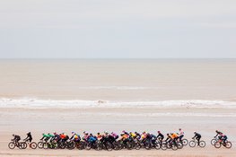 Elegante actie bezorgt Pepijn Veenings titel jubileumeditie GP Groot Egmond-Pier-Egmond