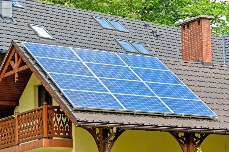 Waarom zonnepanelen schoonmaken beter is uitbesteden