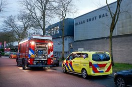 Badgast onwel in zwembad Laren, vrouw naar ziekenhuis