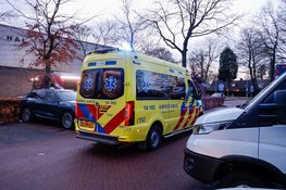 Badgast onwel in zwembad Laren, vrouw naar ziekenhuis