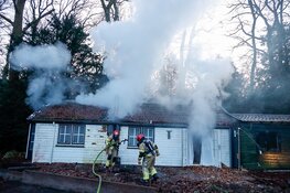 Uitslaande brand in schuur snel onder controle in Blaricum
