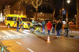 Zwangere vrouw aangereden door auto op zebrapad. Bestuurder doorgereden