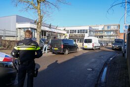 Arrestatieteam doet inval bij tegel- en sanitairbedrijf in Hilversum