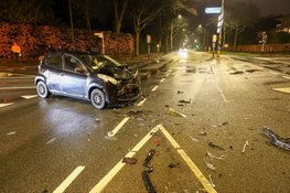 Twee gewonden bij botsing op kruising in Huizen