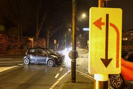 Twee gewonden bij botsing op kruising in Huizen