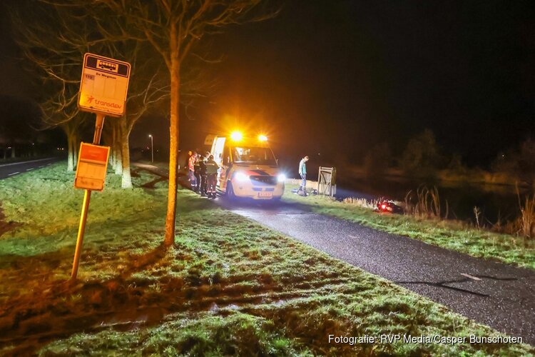 Voetganger aangereden door brommer, bestuurder zwaargewond