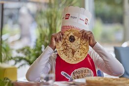 Vier basisscholen in gemeente Hilversum bakken pannenkoeken voor ouderen