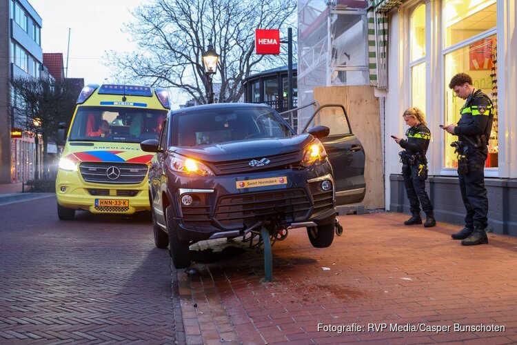 Brommobiel eindigt op fietsenrek in Bussum