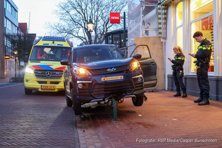 Brommobiel eindigt op fietsenrek in Bussum