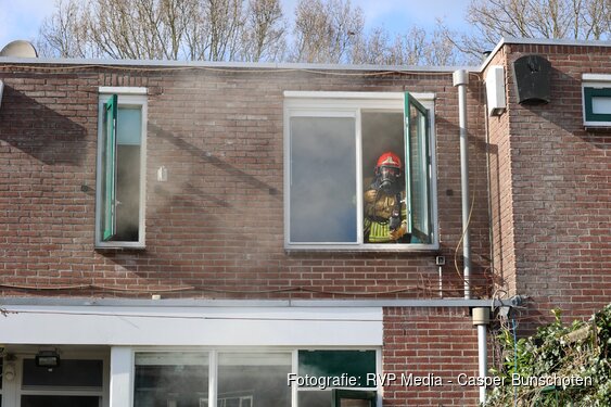 Woning vol rook door vergeten pan op het vuur