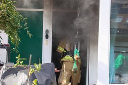 Woning vol rook door vergeten pan op het vuur