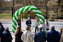 Tennis- en padelvereniging De Kuil in Huizen opent twee nieuwe padelbanen en versterkt samenspel tussen tennis en padel