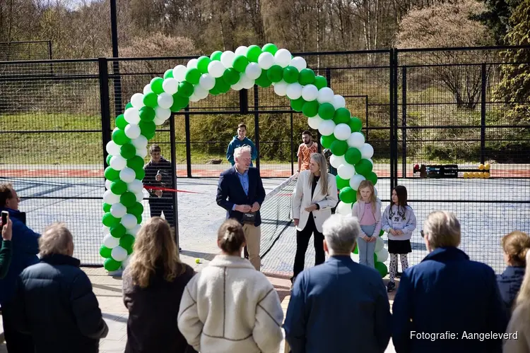 Tennis- en padelvereniging De Kuil in Huizen opent twee nieuwe padelbanen en versterkt samenspel tussen tennis en padel