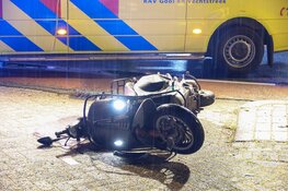 Meisje gewond bij botsing tussen auto en brommer in Huizen