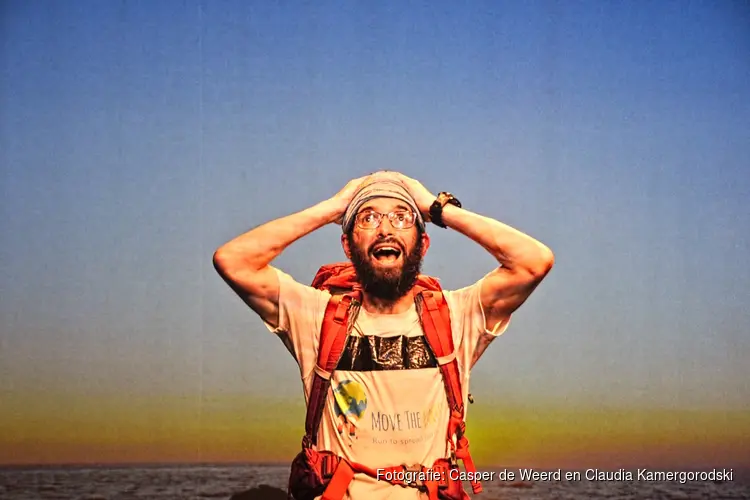 Levensreiziger verbeeldt reizende bestaan en hardlooptocht in theaterstuk