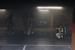 Fikse brand in parkeergarage, opgeschaald naar grote brand