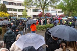 ME aanwezig bij demonstratie tegen AZC in Loosdrecht