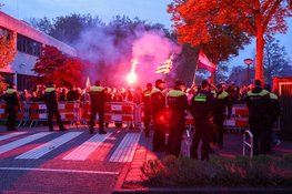 ME aanwezig bij demonstratie tegen AZC in Loosdrecht