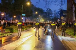 ME aanwezig bij demonstratie tegen AZC in Loosdrecht