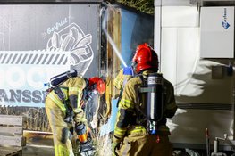 Brand bij snackbar van jachthaven in Naarden