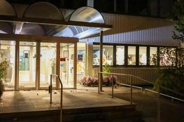 Ramen en deuren vernield van Gemeentehuis Loosdrecht waar eerder demonstraties plaatsvonden tegen AZC