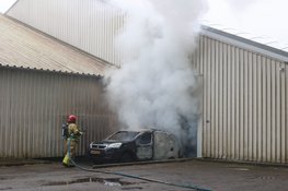 Aggregaat achterin busje in de brand in Blaricum