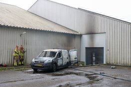 Aggregaat achterin busje in de brand in Blaricum