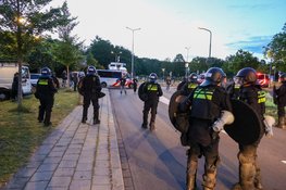 Aanhoudingen en waterkanon ingezet bij demonstratie Loosdrecht