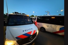 Vier aanhoudingen bij demonstratie in Loosdrecht, persfotograaf geraakt door wapenstok