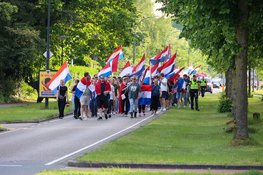 Vlaggendemonstratie vanwege AZC in Loosdrecht