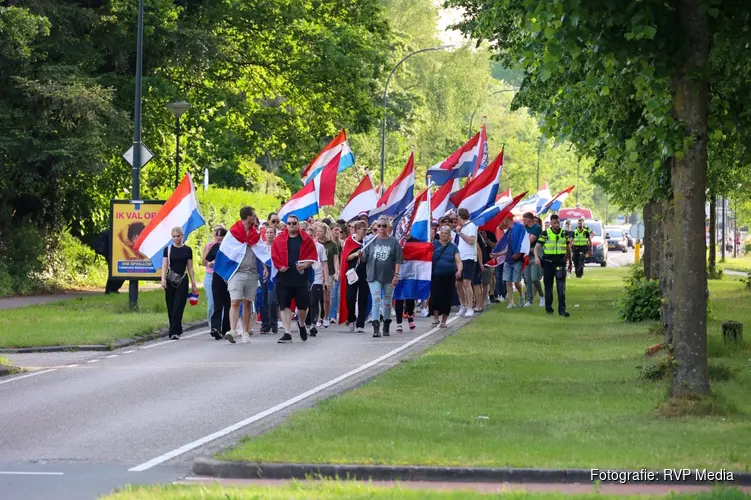 Vlaggendemonstratie vanwege AZC in Loosdrecht